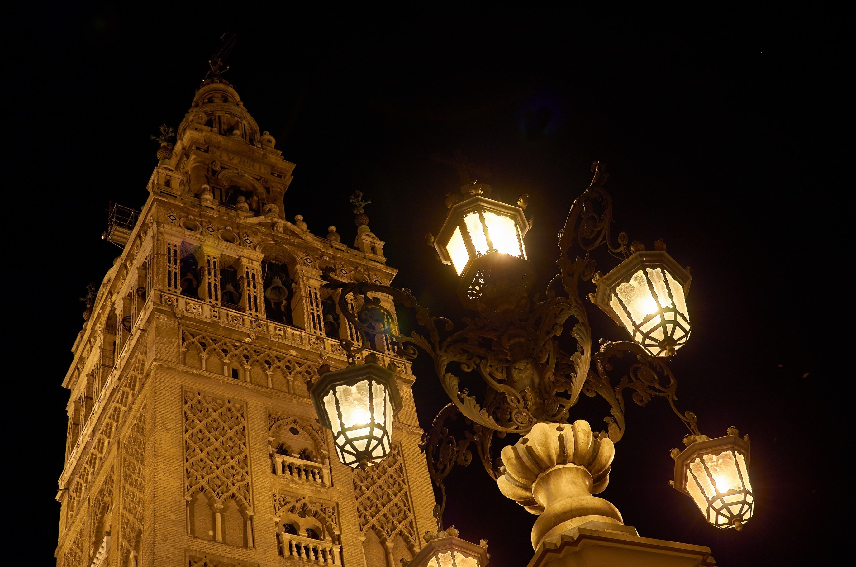 Ruta nocturna por el Barrio de Santa Cruz de Sevilla