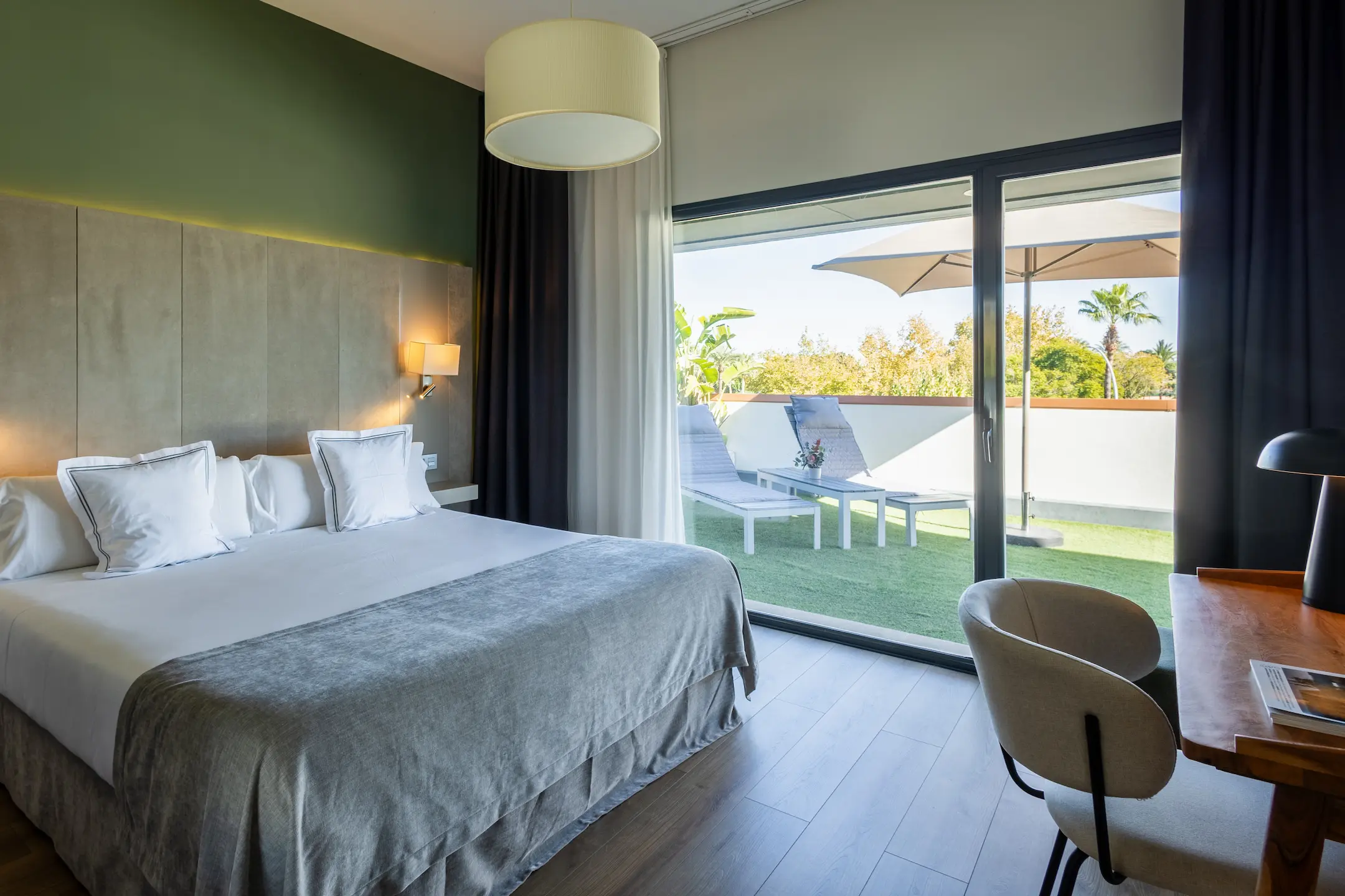 hero-sevilla-green-suites-hotel (1)